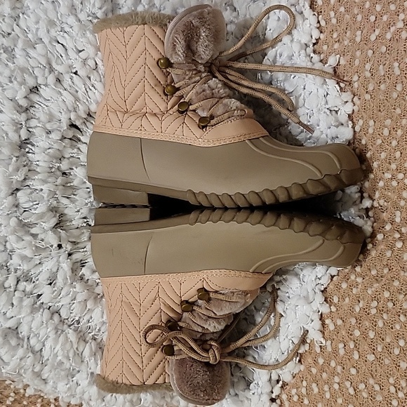 Baretrap Duck Boots - Picture 9 of 16